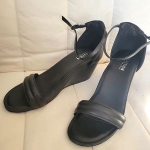 Kenneth Cole Black Sandal Wedges